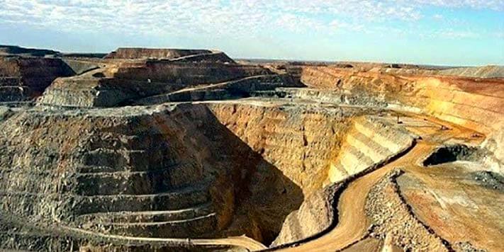 تجارت در معدن در شرایط اقتصادی ایده آل نیز پرریسک است