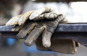 بازار فولاد ایران در دستان وزارت صمت و دلار