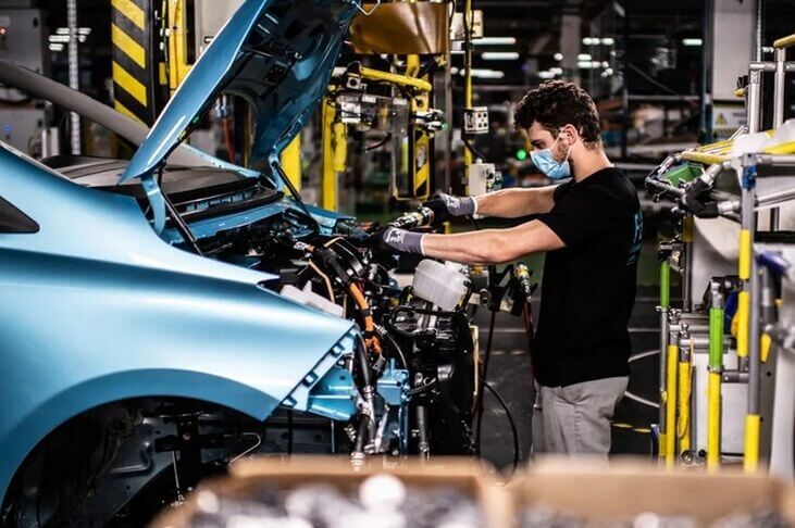 چرا خودرو با کاهش ارزش دلار ارزان نشد؟